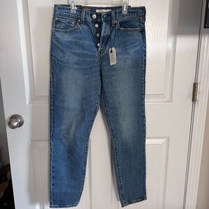 Levi’s Premium Wedgie Icon Fit High Rise Denim Jeans in These Dreams Wash